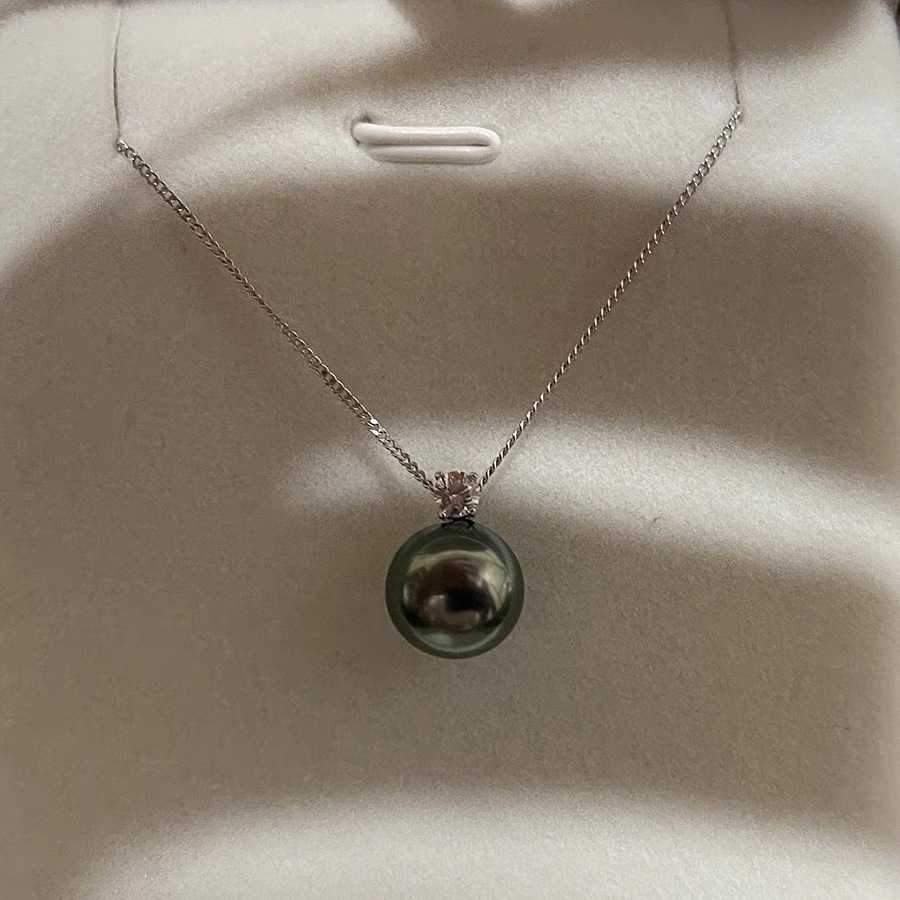 black pearl necklace