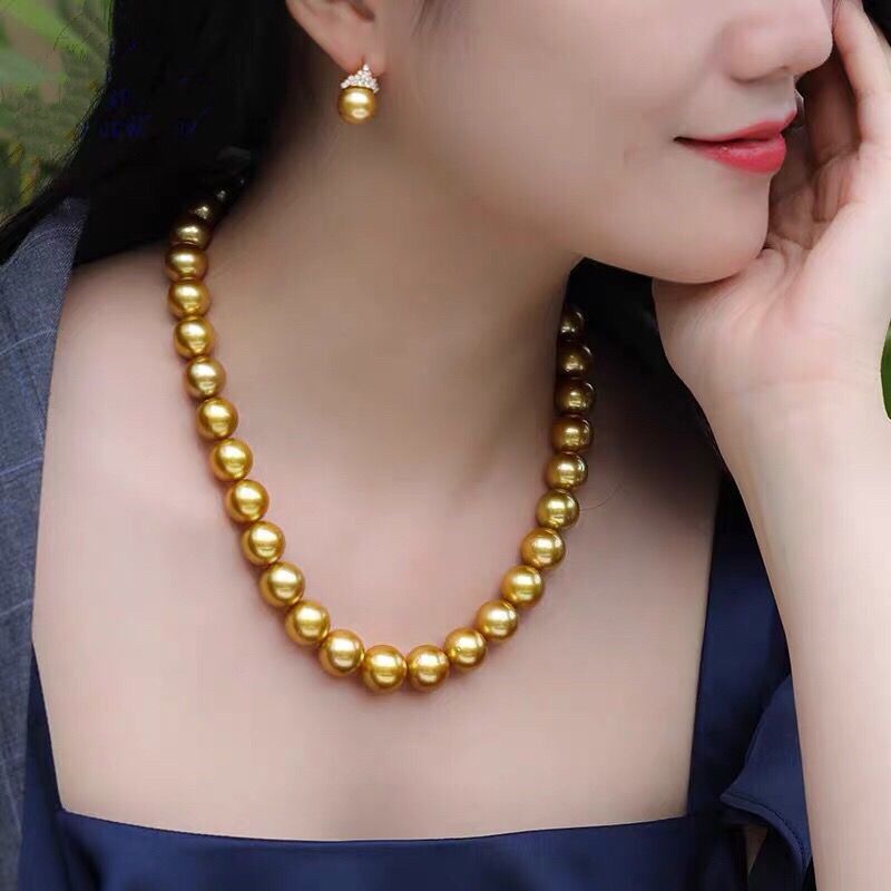 gold pearl necklace