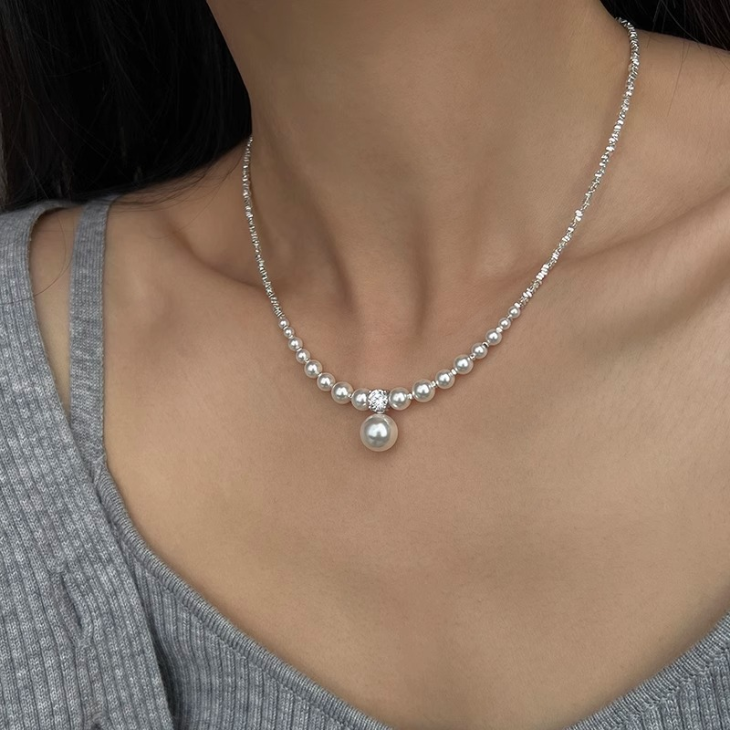 France luxury retail pearl necklace  purchase