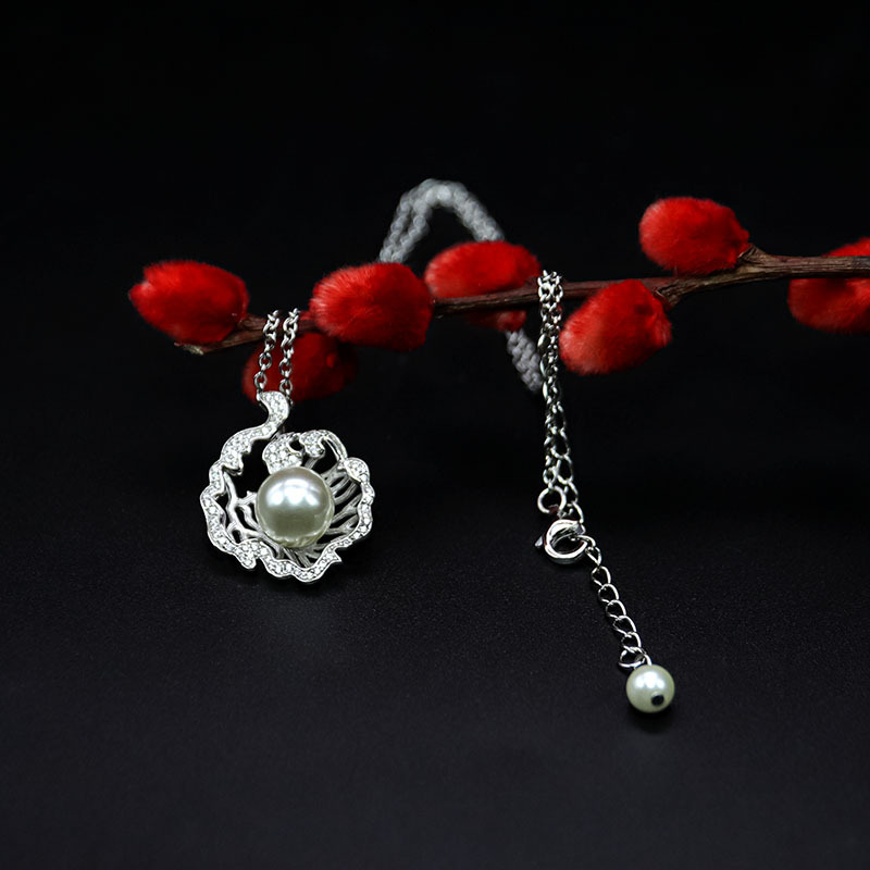 pearl necklace urban