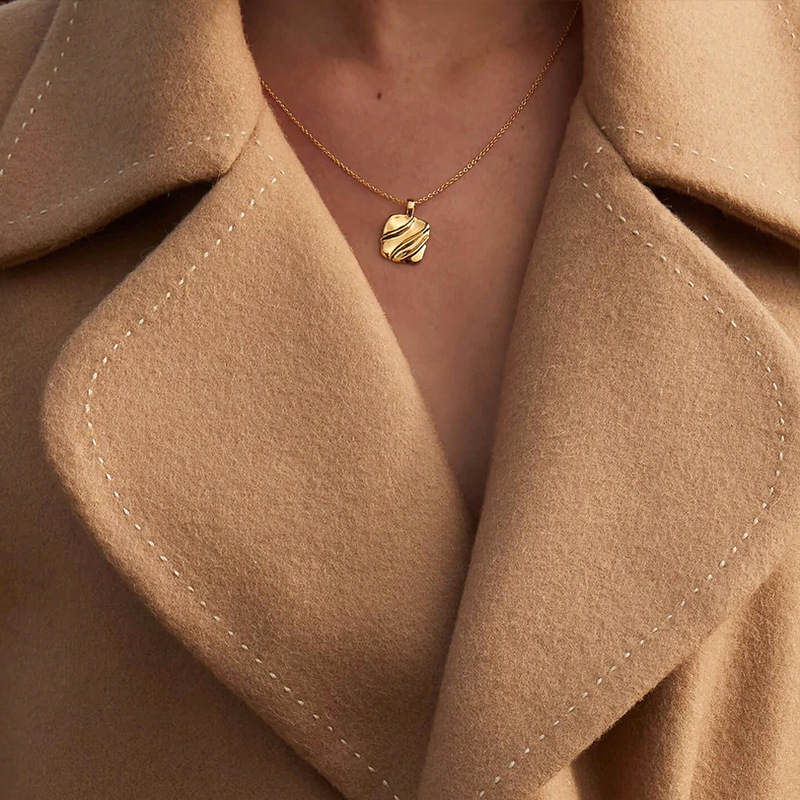 Top3 United Kingdom initial necklace purchase