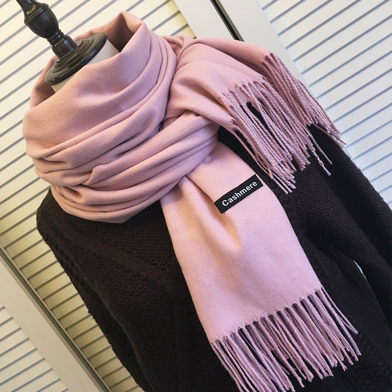 The Ultimate Guide to Top 5 Women’s Cashmere Scarves In France: Elegance and Comfort Combined