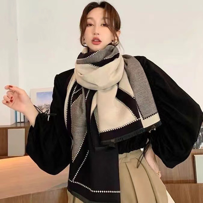 The Ultimate Guide to Top 5 Women’s Cashmere Scarves In France: Elegance and Comfort Combined