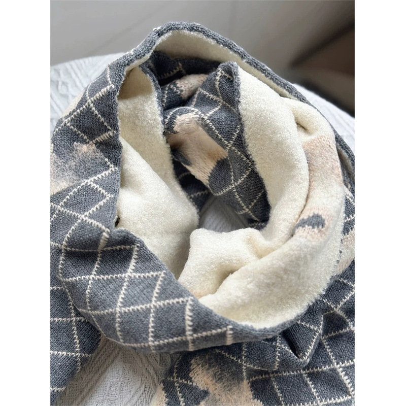 The Ultimate Guide to Top 5 Women’s Cashmere Scarves In France: Elegance and Comfort Combined