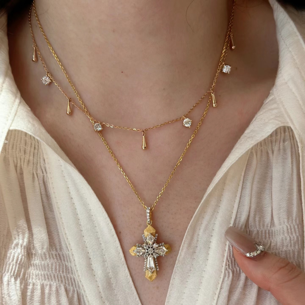 Top 5 Gold Cross Necklaces In Canada