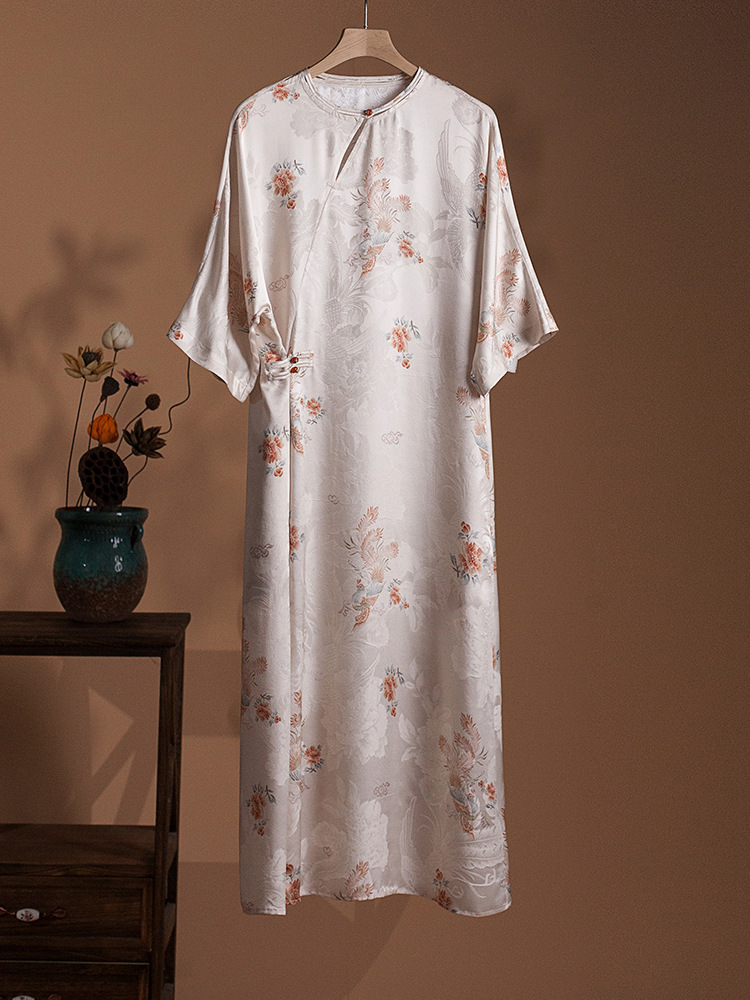 Top 5 Traditional Chinese Silk Dresses In France