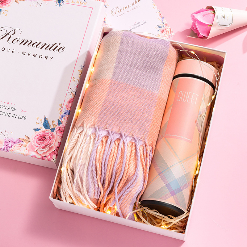 do people give gifts for lunar new year